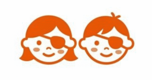 enfants avec patchs oculaires