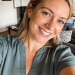 maman heureuse avec patchs occulaire lavable